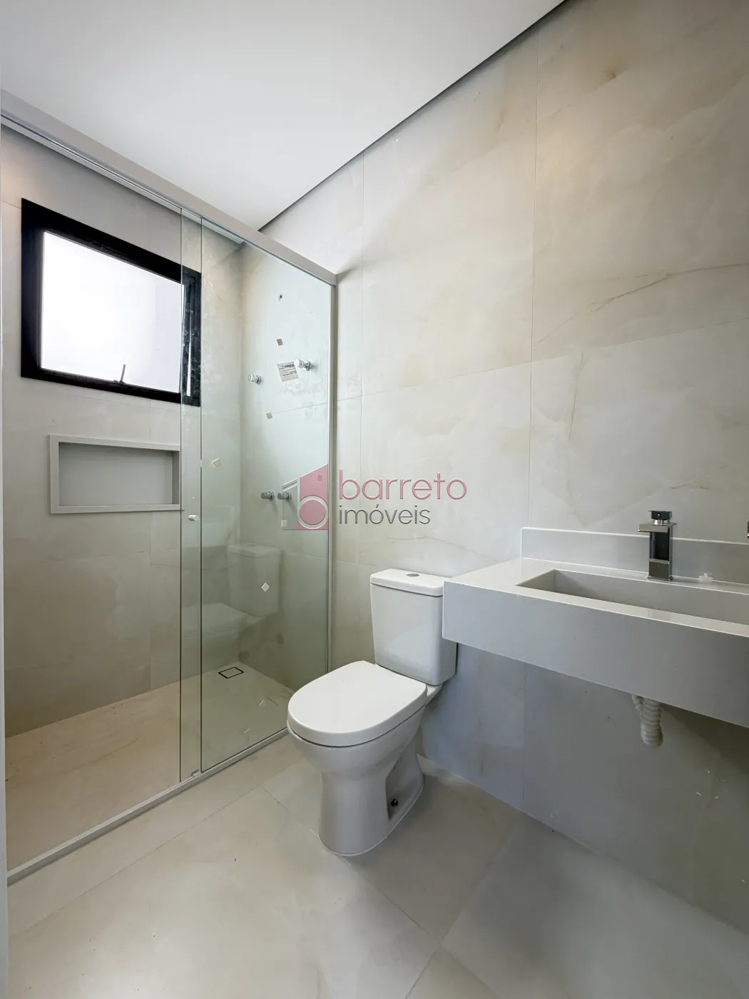 SOBRADO À VENDA – 03 QUARTOS – RESIDENCIAL DOS IPÊS – JUNDIAÍ/SP