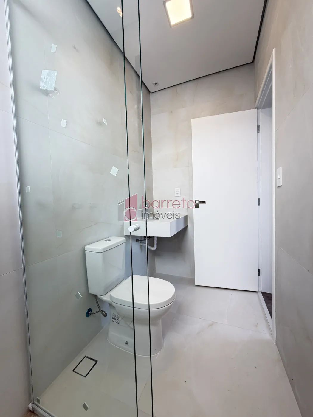 SOBRADO À VENDA – 03 QUARTOS – RESIDENCIAL DOS IPÊS – JUNDIAÍ/SP