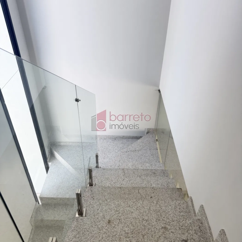 SOBRADO À VENDA – 03 QUARTOS – RESIDENCIAL DOS IPÊS – JUNDIAÍ/SP
