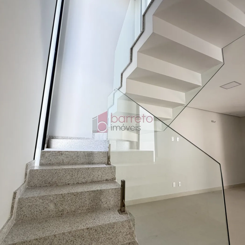 SOBRADO À VENDA – 03 QUARTOS – RESIDENCIAL DOS IPÊS – JUNDIAÍ/SP