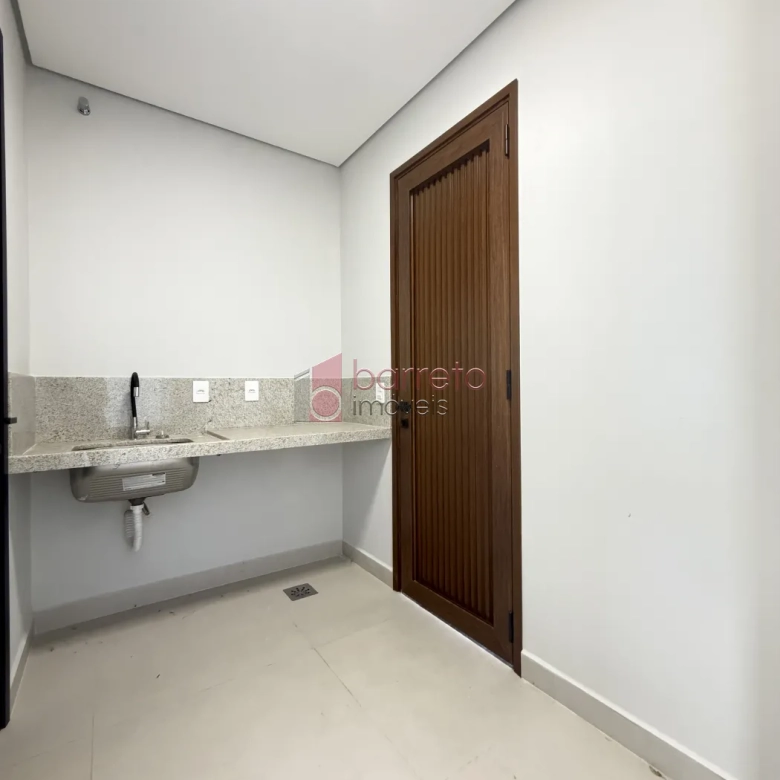 SOBRADO À VENDA – 03 QUARTOS – RESIDENCIAL DOS IPÊS – JUNDIAÍ/SP