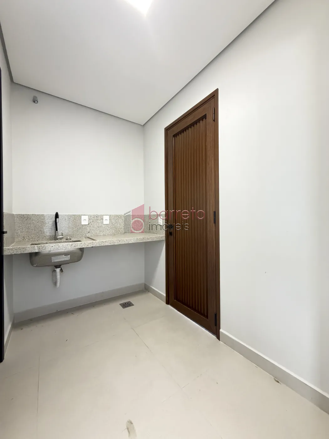 SOBRADO À VENDA – 03 QUARTOS – RESIDENCIAL DOS IPÊS – JUNDIAÍ/SP