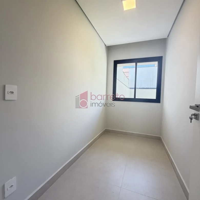 SOBRADO À VENDA – 03 QUARTOS – RESIDENCIAL DOS IPÊS – JUNDIAÍ/SP