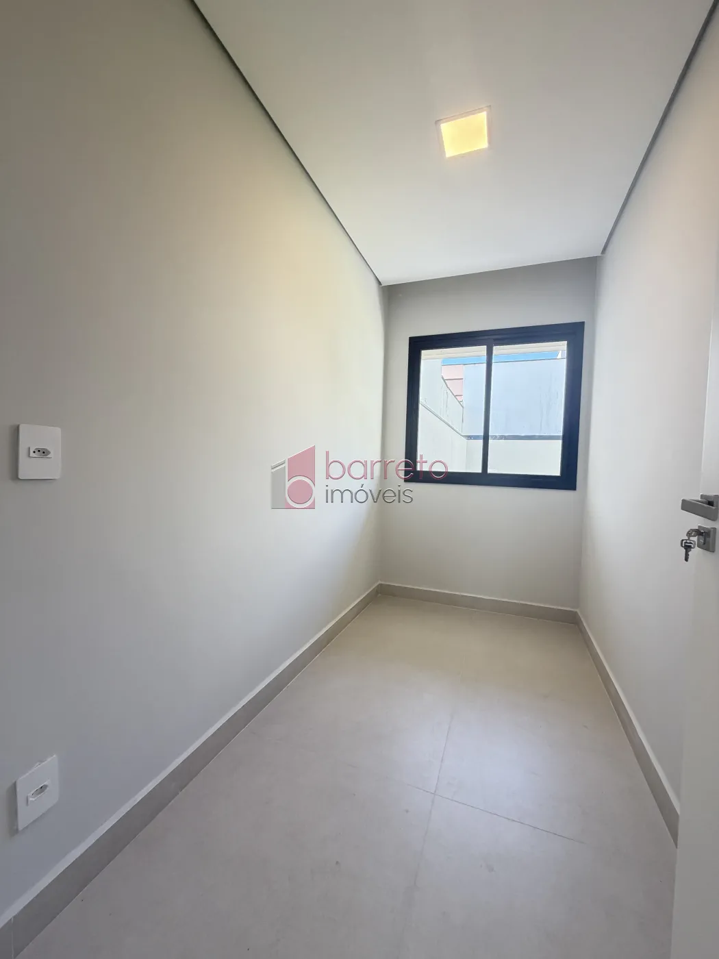 SOBRADO À VENDA – 03 QUARTOS – RESIDENCIAL DOS IPÊS – JUNDIAÍ/SP