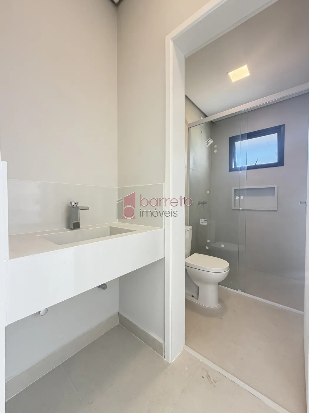 SOBRADO À VENDA – 03 QUARTOS – RESIDENCIAL DOS IPÊS – JUNDIAÍ/SP
