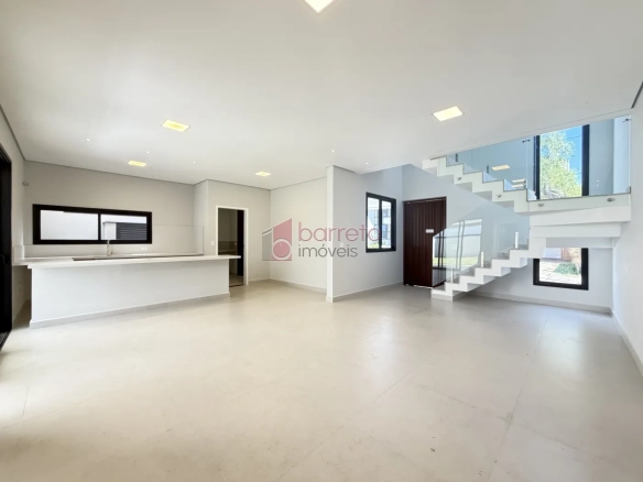 SOBRADO À VENDA – 03 QUARTOS – RESIDENCIAL DOS IPÊS – JUNDIAÍ/SP