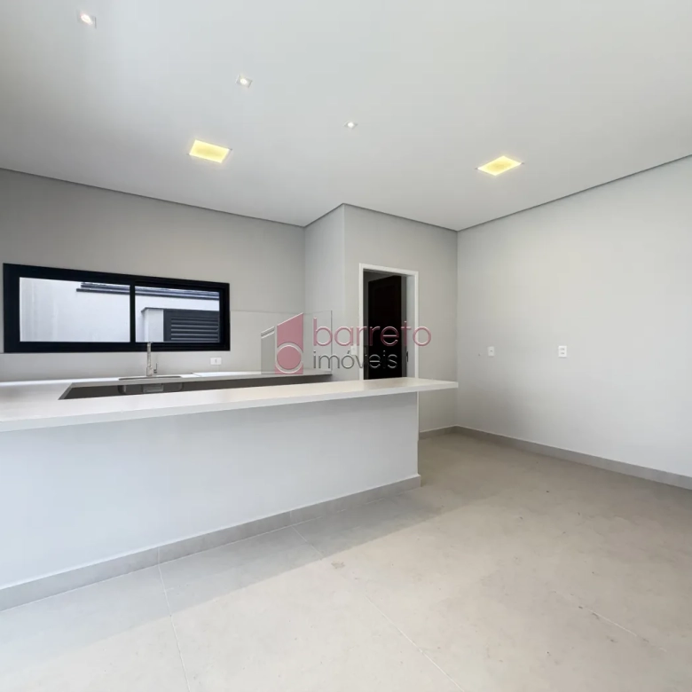 SOBRADO À VENDA – 03 QUARTOS – RESIDENCIAL DOS IPÊS – JUNDIAÍ/SP