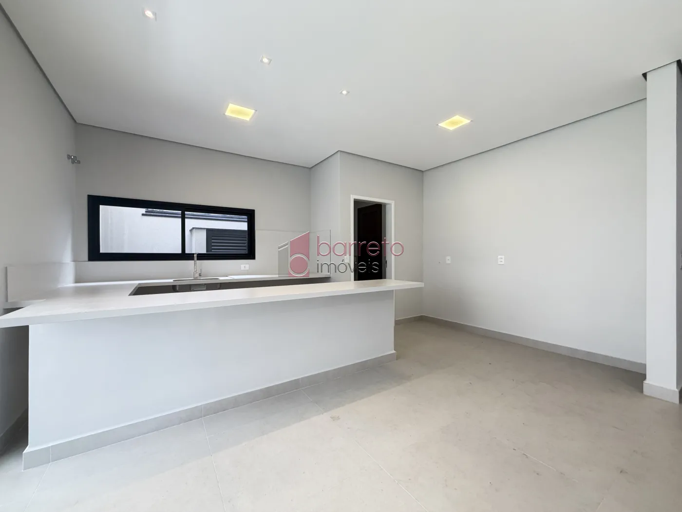 SOBRADO À VENDA – 03 QUARTOS – RESIDENCIAL DOS IPÊS – JUNDIAÍ/SP