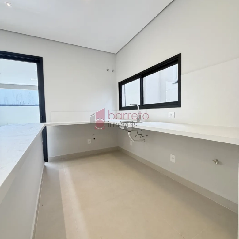 SOBRADO À VENDA – 03 QUARTOS – RESIDENCIAL DOS IPÊS – JUNDIAÍ/SP