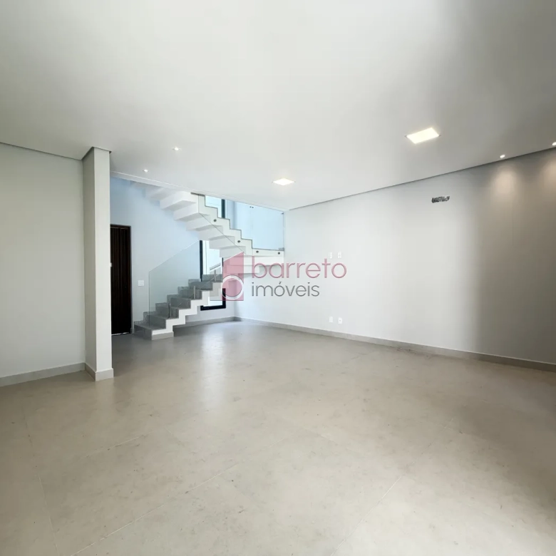 SOBRADO À VENDA – 03 QUARTOS – RESIDENCIAL DOS IPÊS – JUNDIAÍ/SP