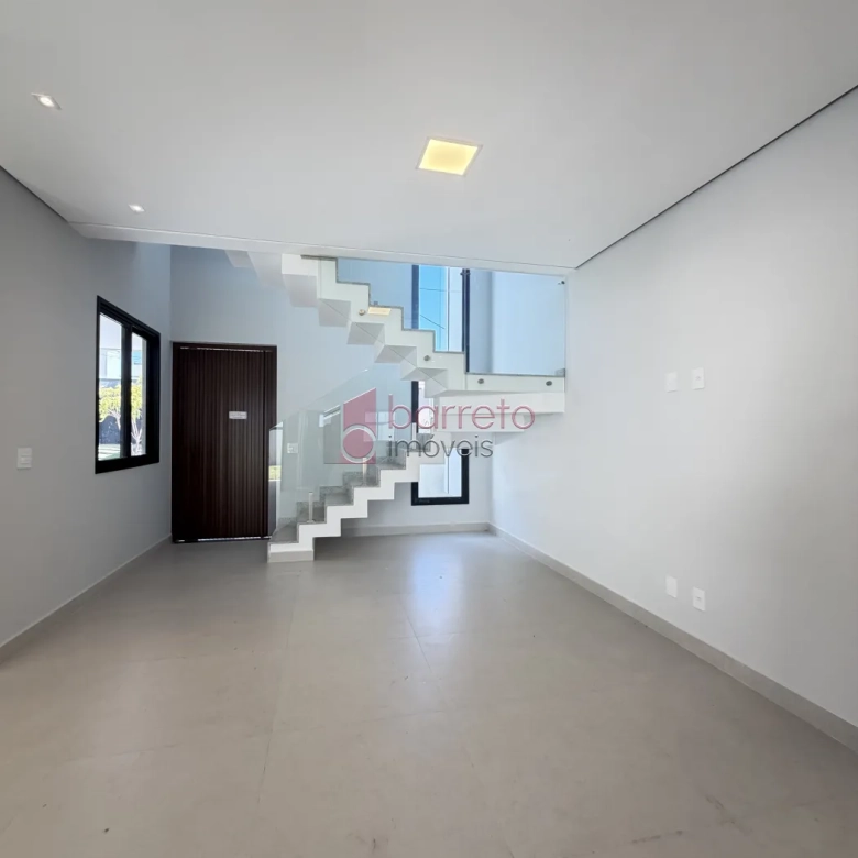 SOBRADO À VENDA – 03 QUARTOS – RESIDENCIAL DOS IPÊS – JUNDIAÍ/SP