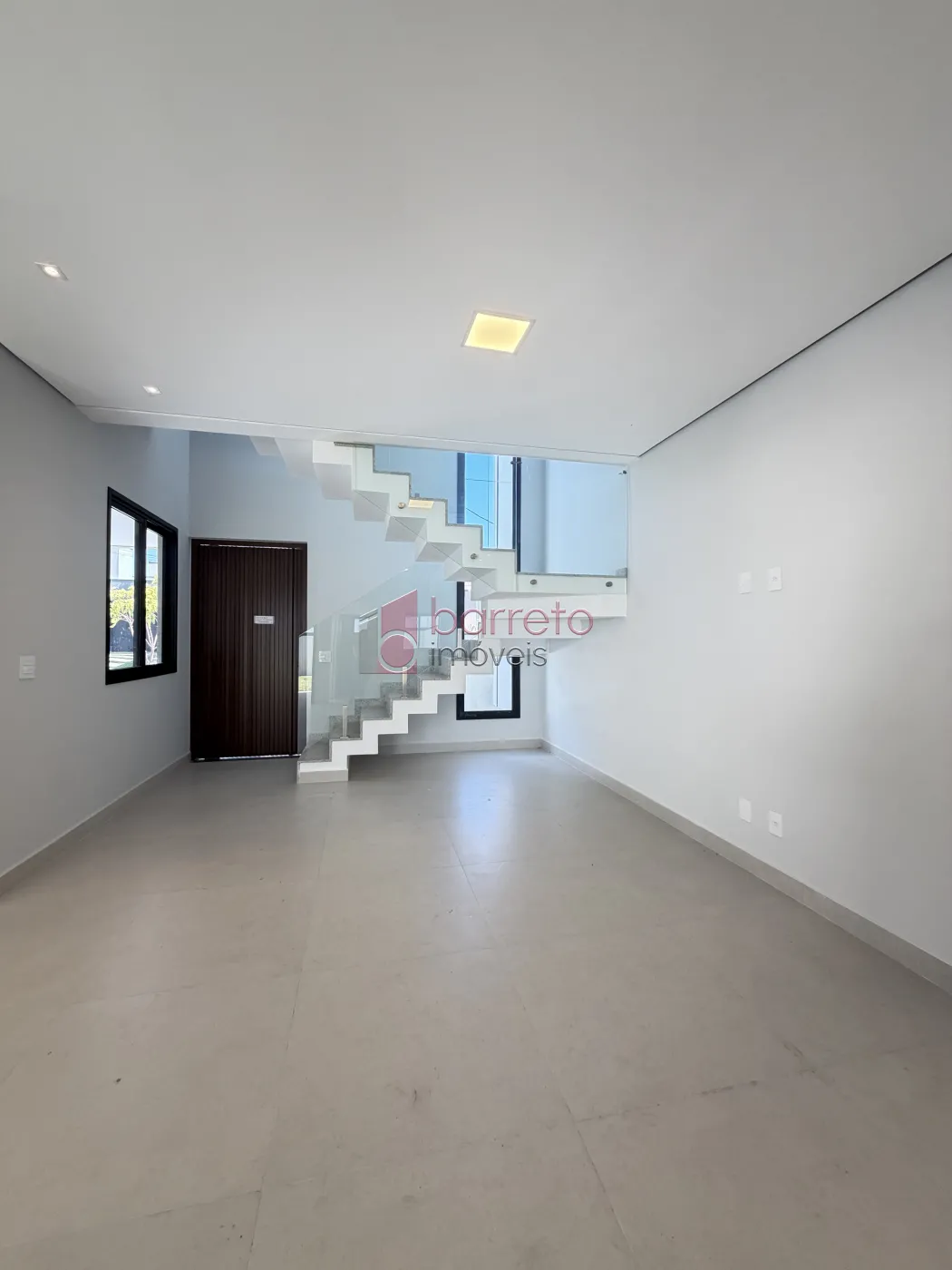 SOBRADO À VENDA – 03 QUARTOS – RESIDENCIAL DOS IPÊS – JUNDIAÍ/SP