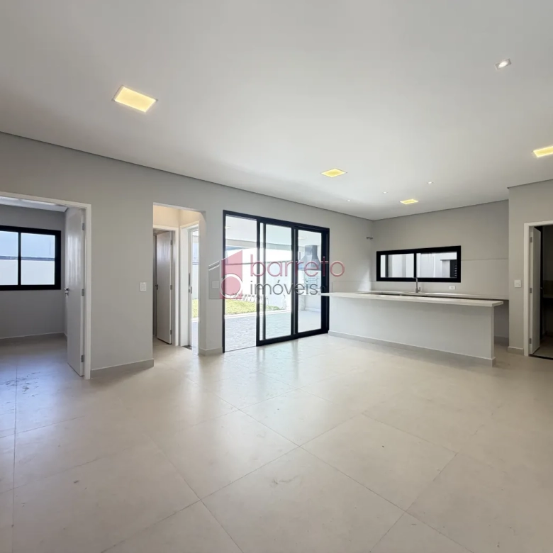 SOBRADO À VENDA – 03 QUARTOS – RESIDENCIAL DOS IPÊS – JUNDIAÍ/SP