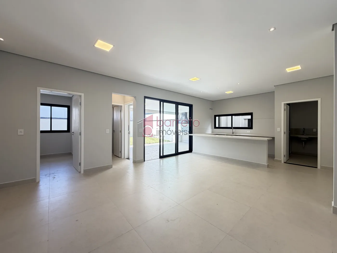 SOBRADO À VENDA – 03 QUARTOS – RESIDENCIAL DOS IPÊS – JUNDIAÍ/SP