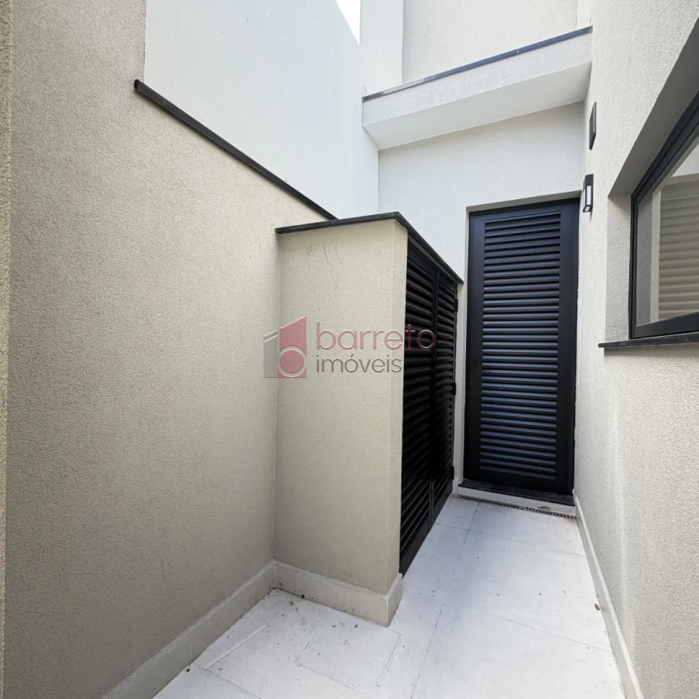 SOBRADO À VENDA – 03 QUARTOS – RESIDENCIAL DOS IPÊS – JUNDIAÍ/SP
