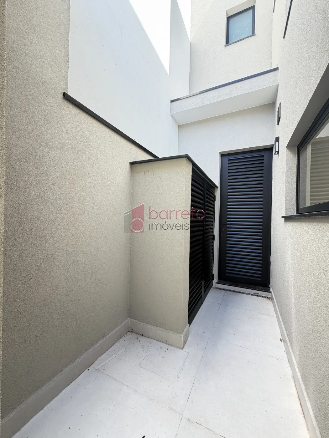 SOBRADO À VENDA – 03 QUARTOS – RESIDENCIAL DOS IPÊS – JUNDIAÍ/SP