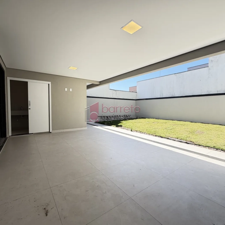 SOBRADO À VENDA – 03 QUARTOS – RESIDENCIAL DOS IPÊS – JUNDIAÍ/SP