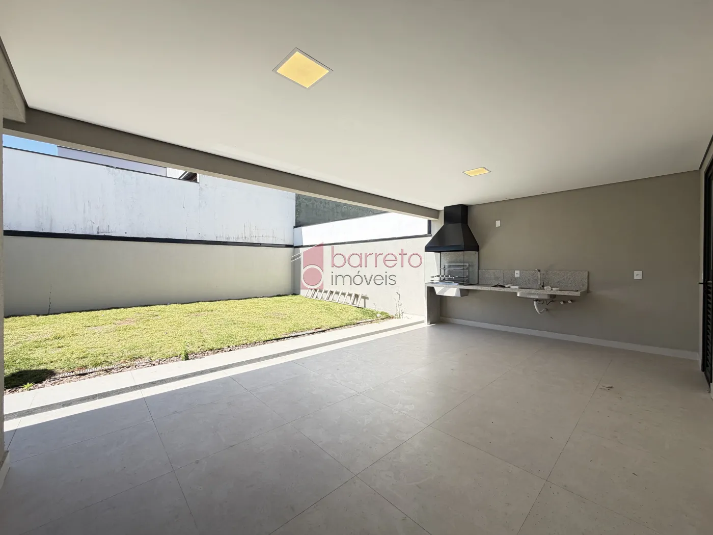 SOBRADO À VENDA – 03 QUARTOS – RESIDENCIAL DOS IPÊS – JUNDIAÍ/SP