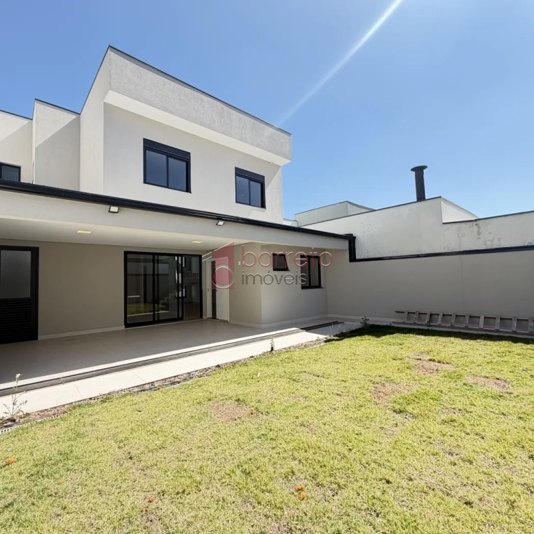 SOBRADO À VENDA – 03 QUARTOS – RESIDENCIAL DOS IPÊS – JUNDIAÍ/SP