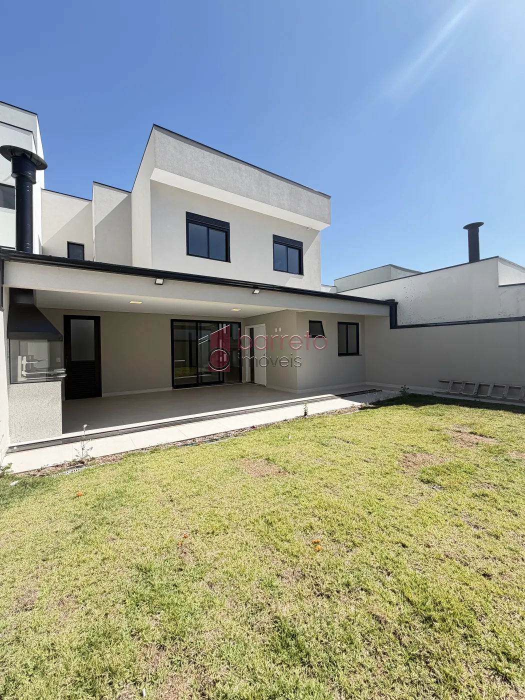 SOBRADO À VENDA – 03 QUARTOS – RESIDENCIAL DOS IPÊS – JUNDIAÍ/SP