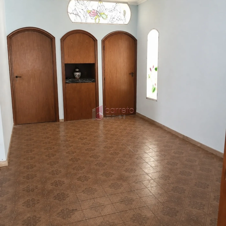 CASA COM EDÍCULA PARA LOCAÇÃO NO ANHANGABAÚ – JUNDIAÍ/SP