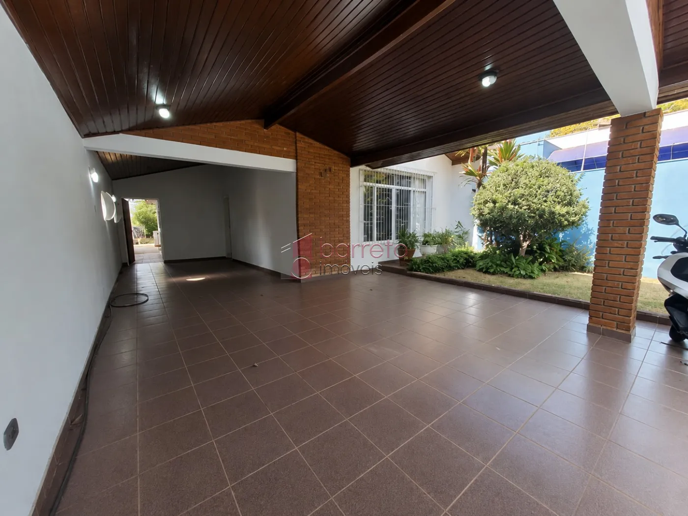 CASA COM EDÍCULA PARA LOCAÇÃO NO ANHANGABAÚ – JUNDIAÍ/SP