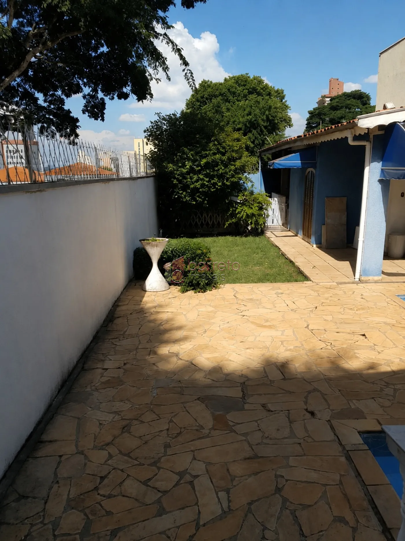 CASA COM EDÍCULA PARA LOCAÇÃO NO ANHANGABAÚ – JUNDIAÍ/SP