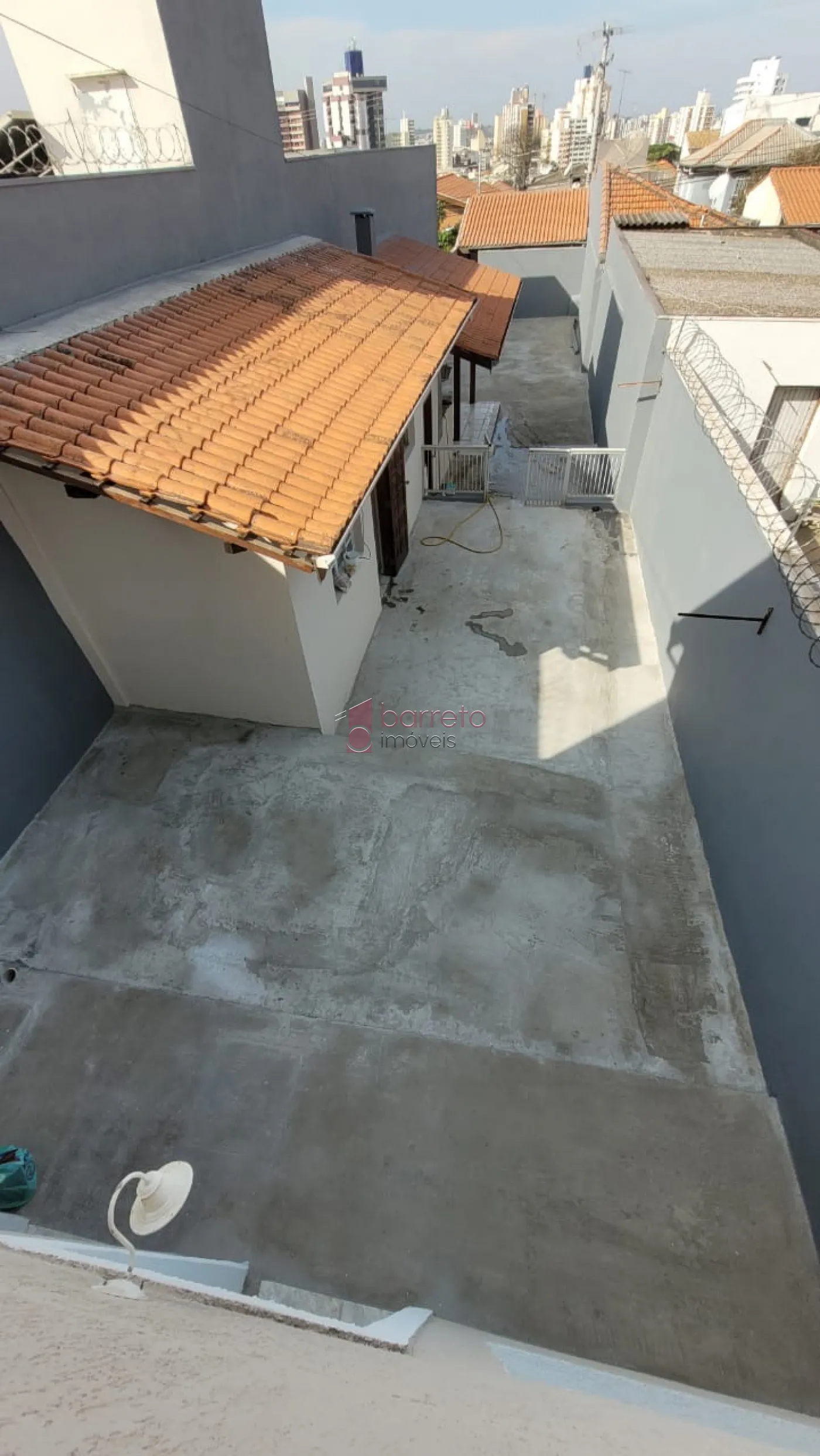 CASA COM EDÍCULA À VENDA – ANHANGABAÚ – JUNDIAÍ/SP