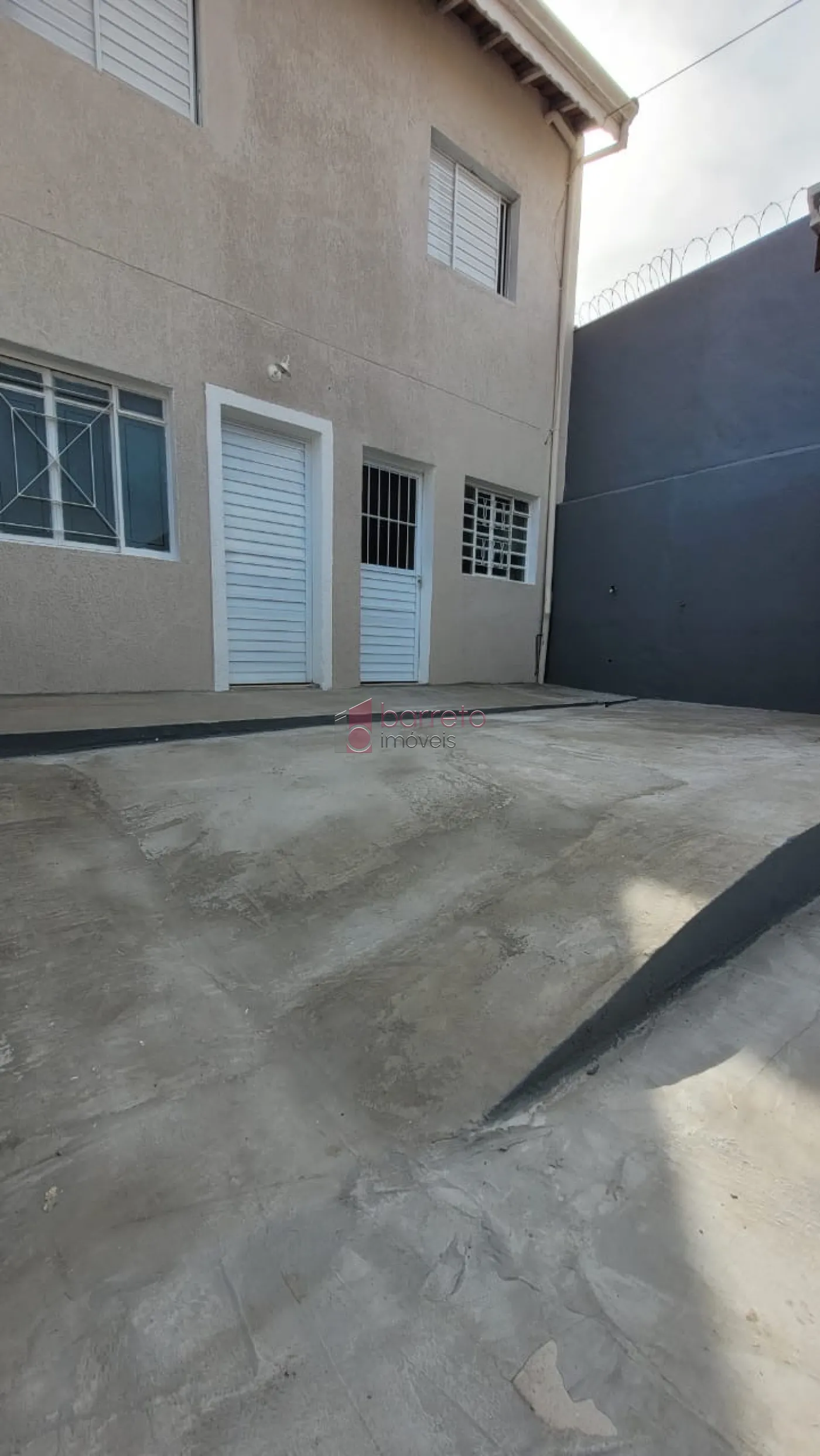 CASA COM EDÍCULA À VENDA – ANHANGABAÚ – JUNDIAÍ/SP