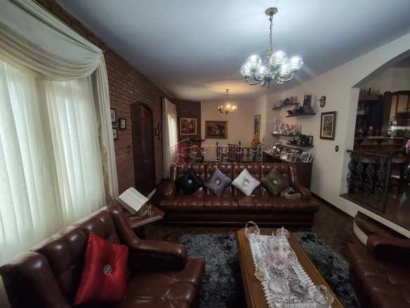 CASA COM PISCINA E POMAR À VENDA NO JARDIM DA FONTE – JUNDIAÍ/SP