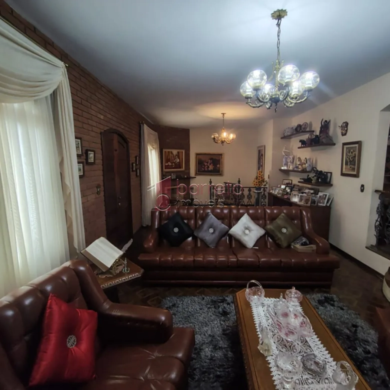 CASA COM PISCINA E POMAR À VENDA NO JARDIM DA FONTE – JUNDIAÍ/SP