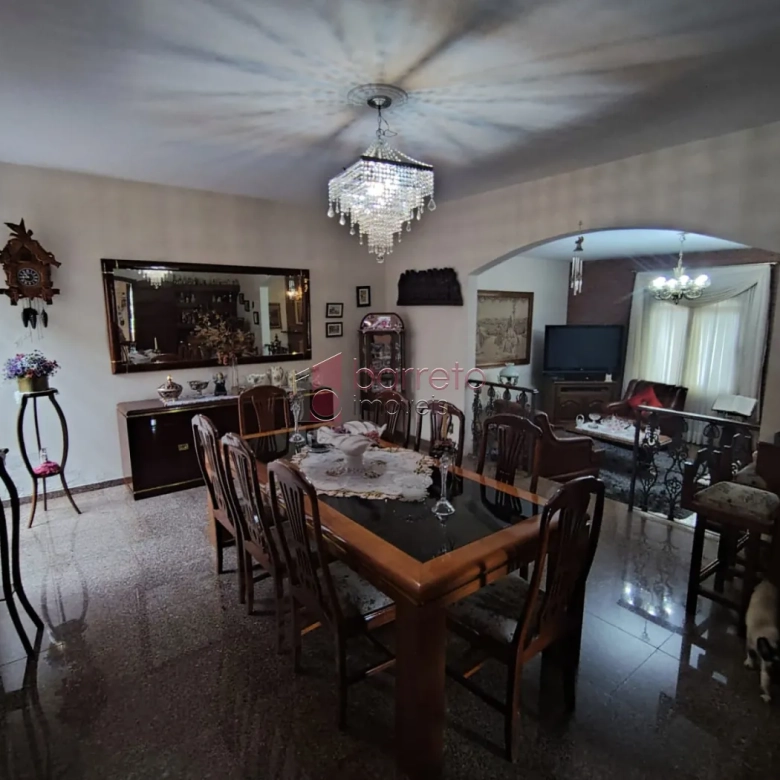 CASA COM PISCINA E POMAR À VENDA NO JARDIM DA FONTE – JUNDIAÍ/SP
