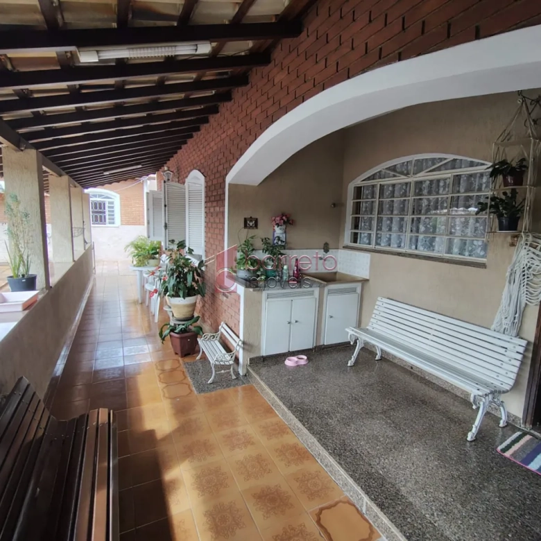 CASA COM PISCINA E POMAR À VENDA NO JARDIM DA FONTE – JUNDIAÍ/SP
