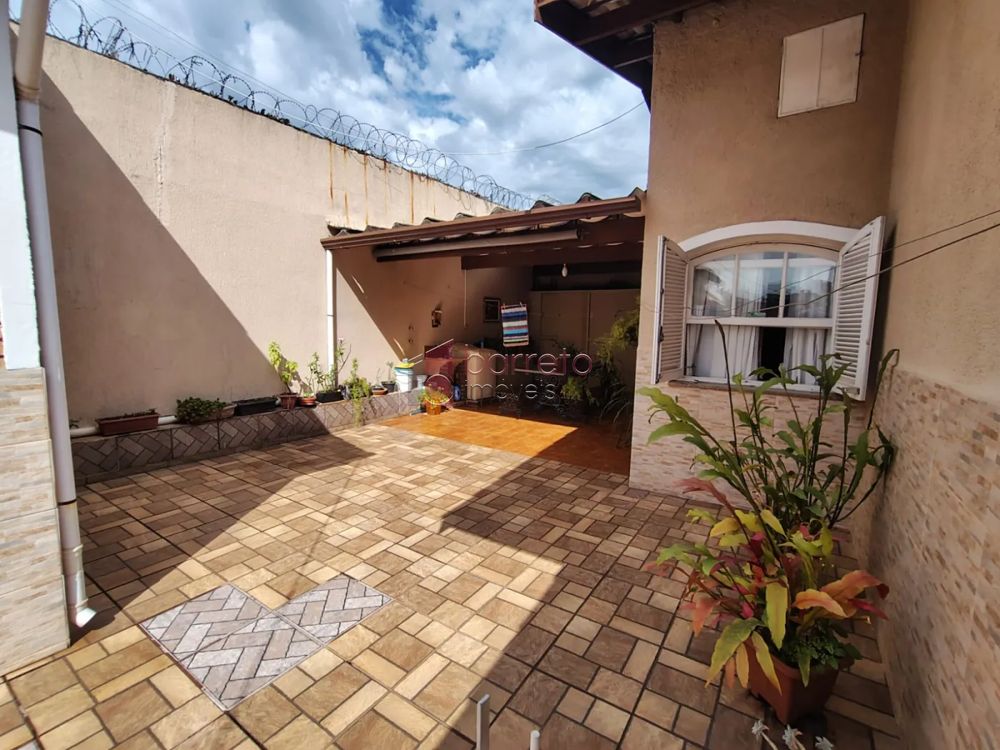 CASA COM PISCINA E POMAR À VENDA NO JARDIM DA FONTE – JUNDIAÍ/SP