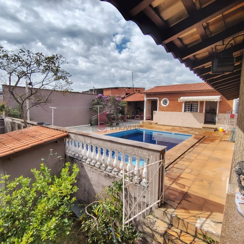 CASA COM PISCINA E POMAR À VENDA NO JARDIM DA FONTE – JUNDIAÍ/SP