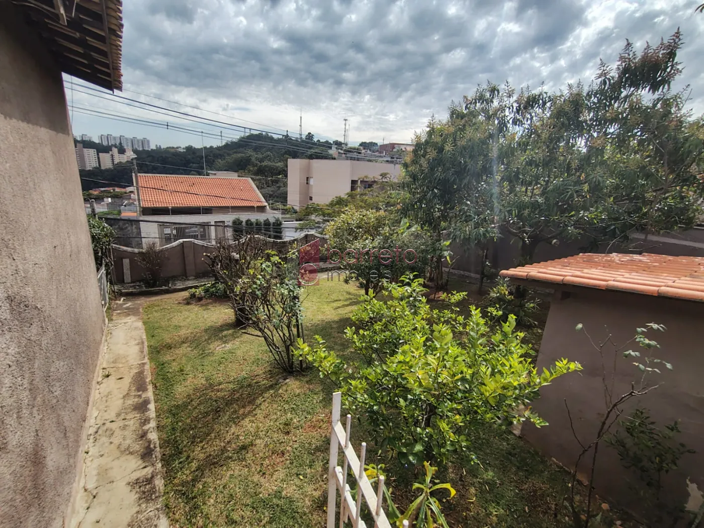 CASA COM PISCINA E POMAR À VENDA NO JARDIM DA FONTE – JUNDIAÍ/SP