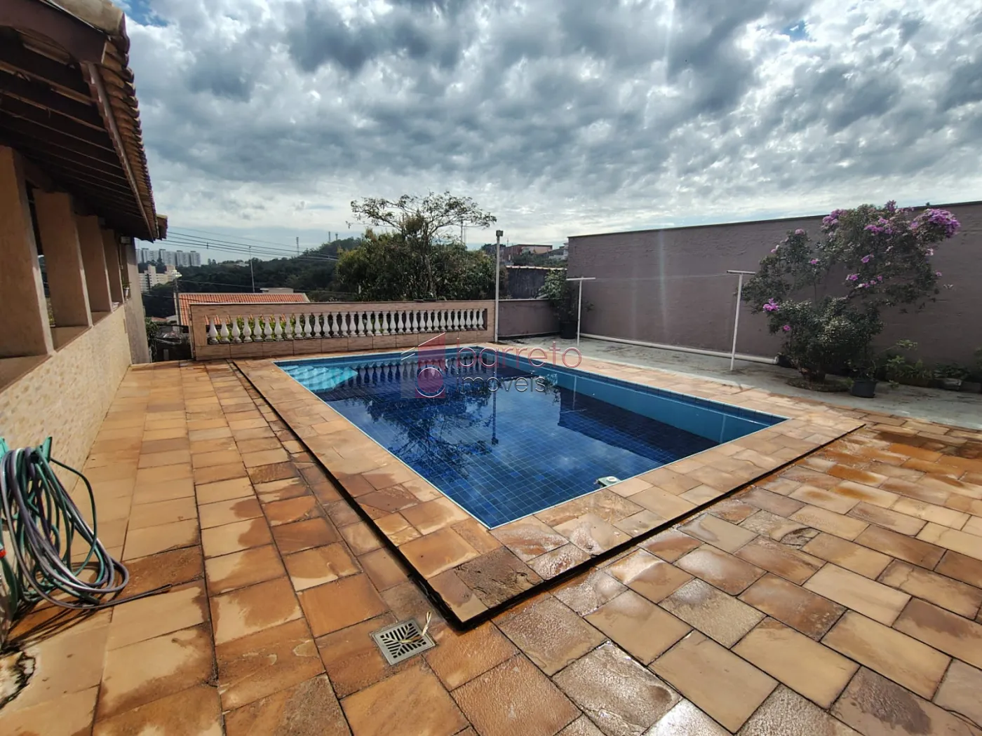 CASA COM PISCINA E POMAR À VENDA NO JARDIM DA FONTE – JUNDIAÍ/SP