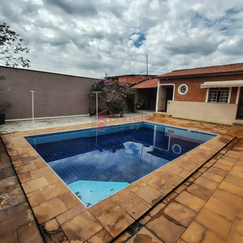 CASA COM PISCINA E POMAR À VENDA NO JARDIM DA FONTE – JUNDIAÍ/SP
