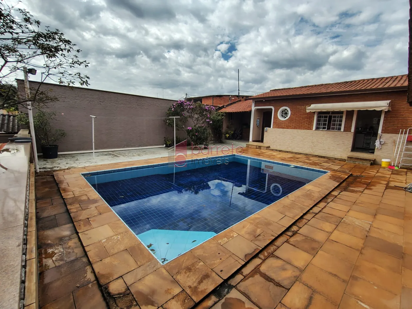 CASA COM PISCINA E POMAR À VENDA NO JARDIM DA FONTE – JUNDIAÍ/SP