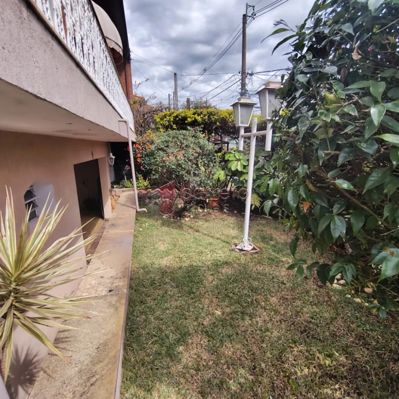 CASA COM PISCINA E POMAR À VENDA NO JARDIM DA FONTE – JUNDIAÍ/SP
