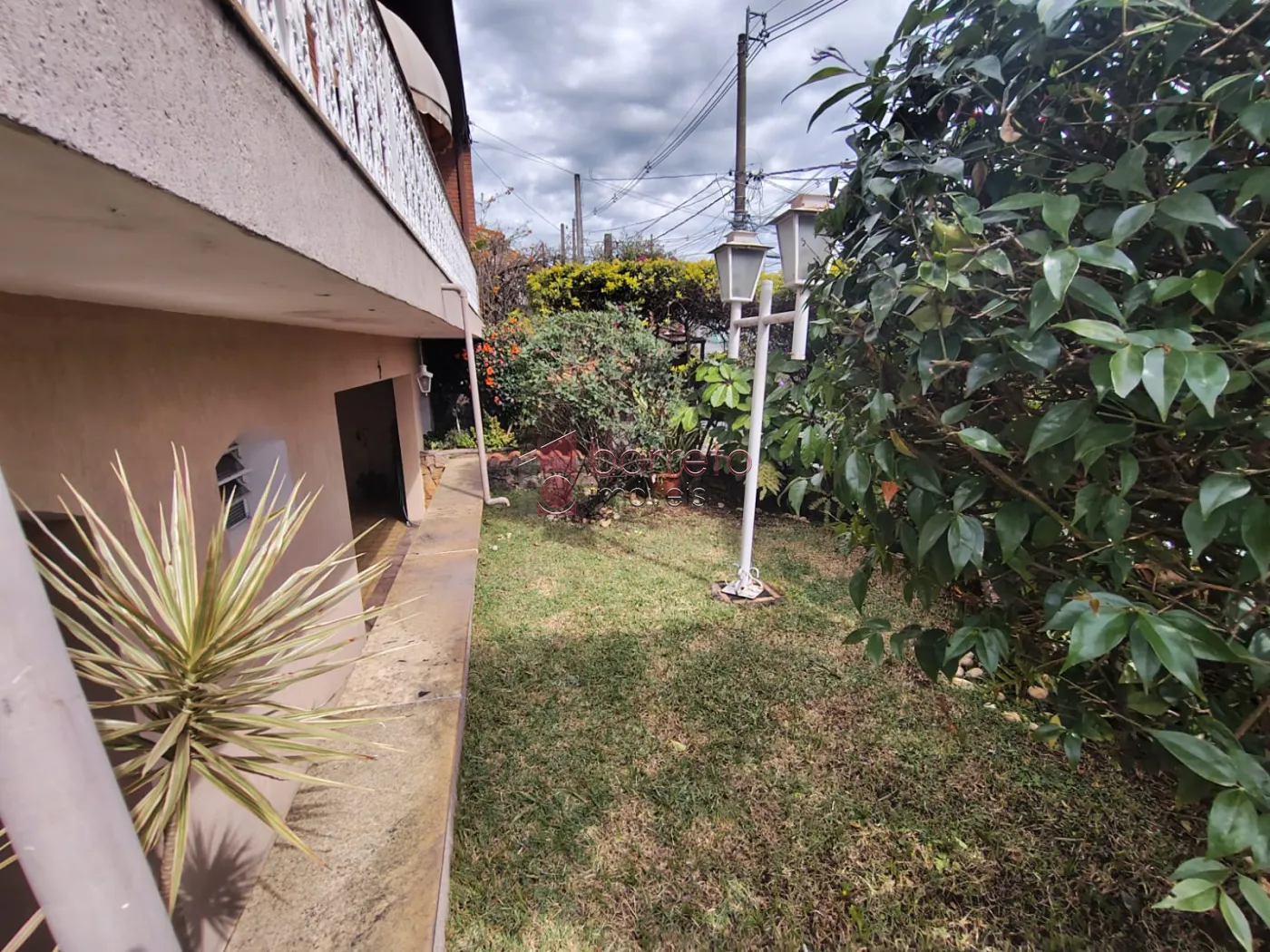 CASA COM PISCINA E POMAR À VENDA NO JARDIM DA FONTE – JUNDIAÍ/SP