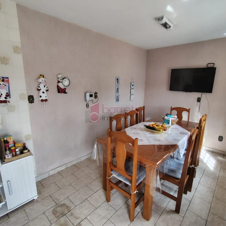 CASA COM PISCINA E POMAR À VENDA NO JARDIM DA FONTE – JUNDIAÍ/SP
