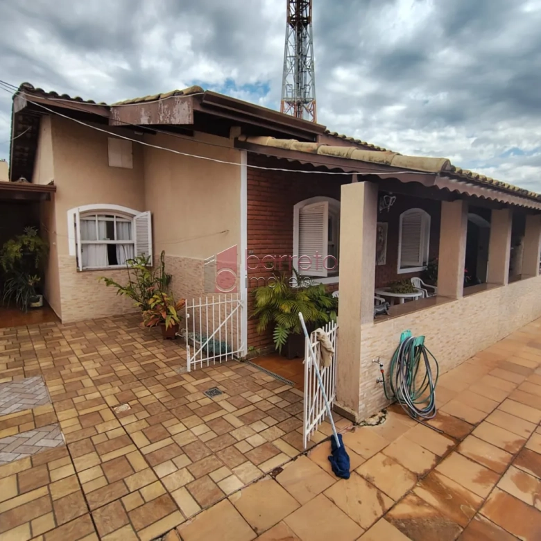 CASA COM PISCINA E POMAR À VENDA NO JARDIM DA FONTE – JUNDIAÍ/SP