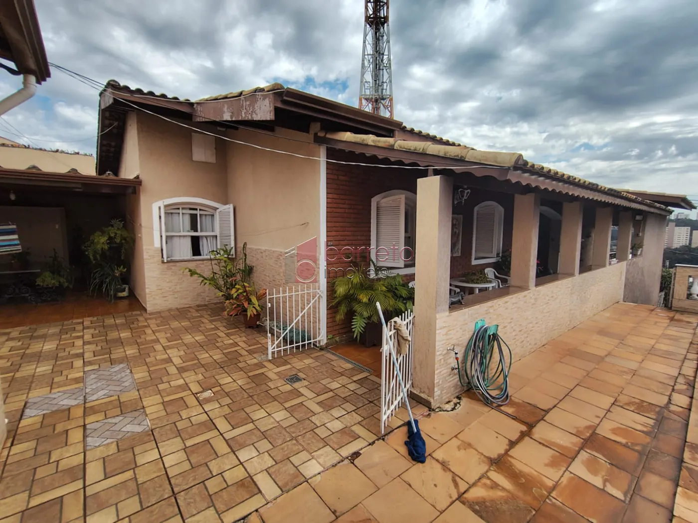 CASA COM PISCINA E POMAR À VENDA NO JARDIM DA FONTE – JUNDIAÍ/SP