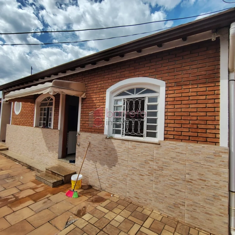 CASA COM PISCINA E POMAR À VENDA NO JARDIM DA FONTE – JUNDIAÍ/SP