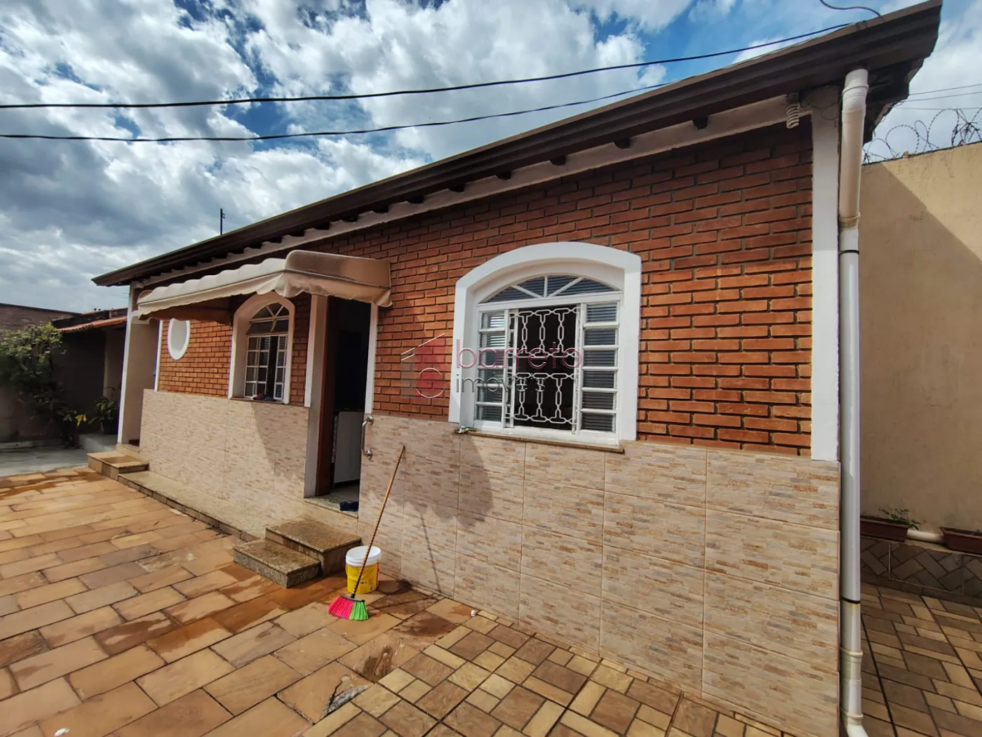 CASA COM PISCINA E POMAR À VENDA NO JARDIM DA FONTE – JUNDIAÍ/SP