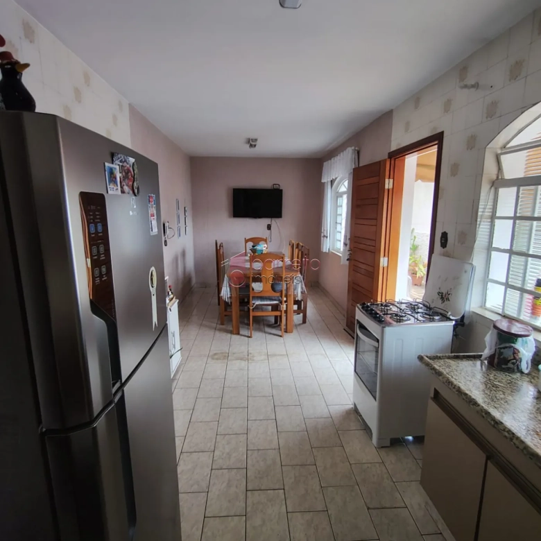 CASA COM PISCINA E POMAR À VENDA NO JARDIM DA FONTE – JUNDIAÍ/SP