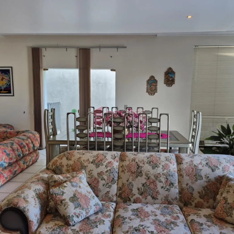 CASA COM 3 QUARTOS À VENDA NO JARDIM DAS SAMAMBAIAS – REGIÃO DA MALOTA – JUNDIAÍ/SP