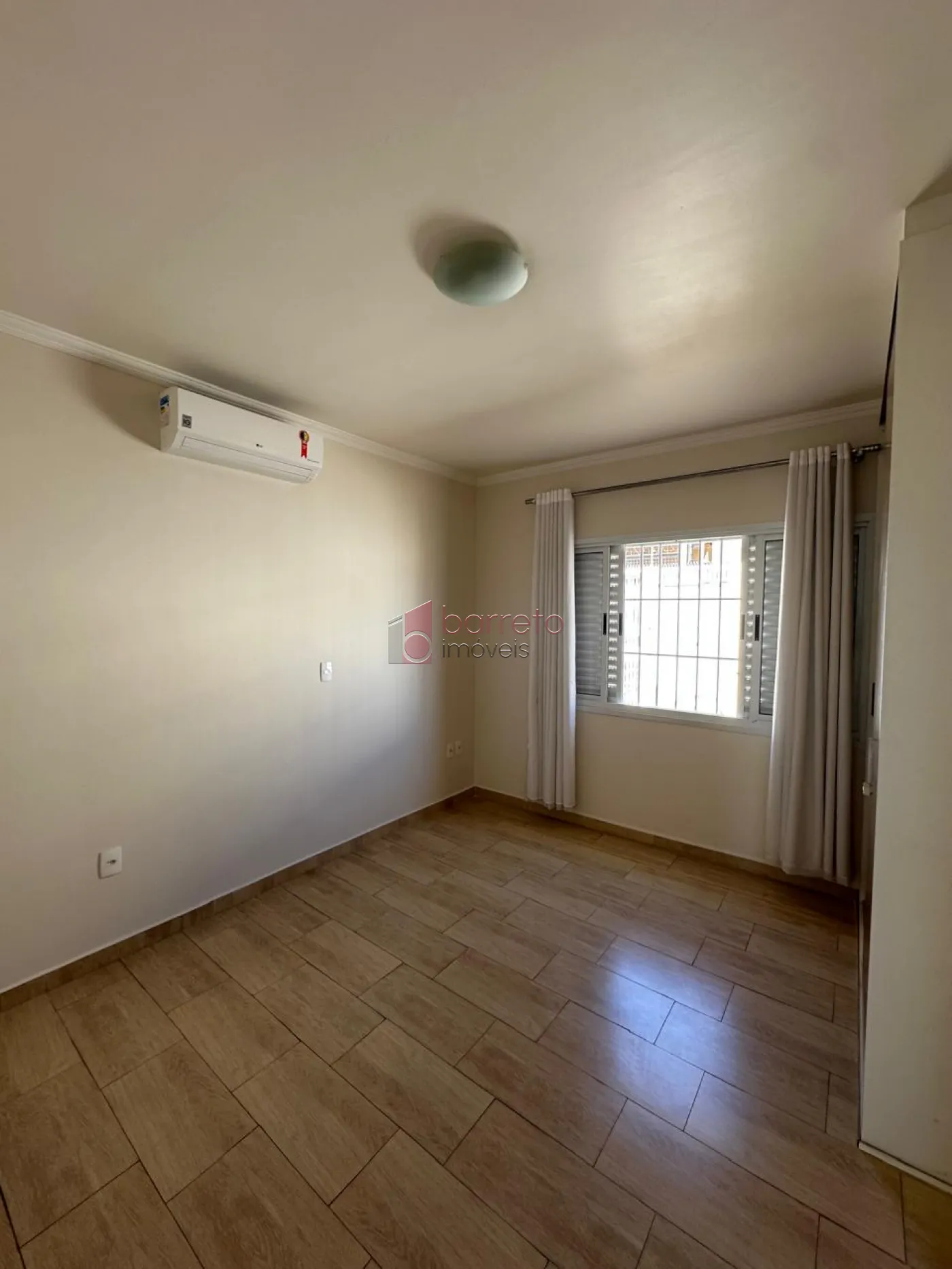 CASA À VENDA NO JARDIM DO LAGO EM JUNDIAÍ/SP