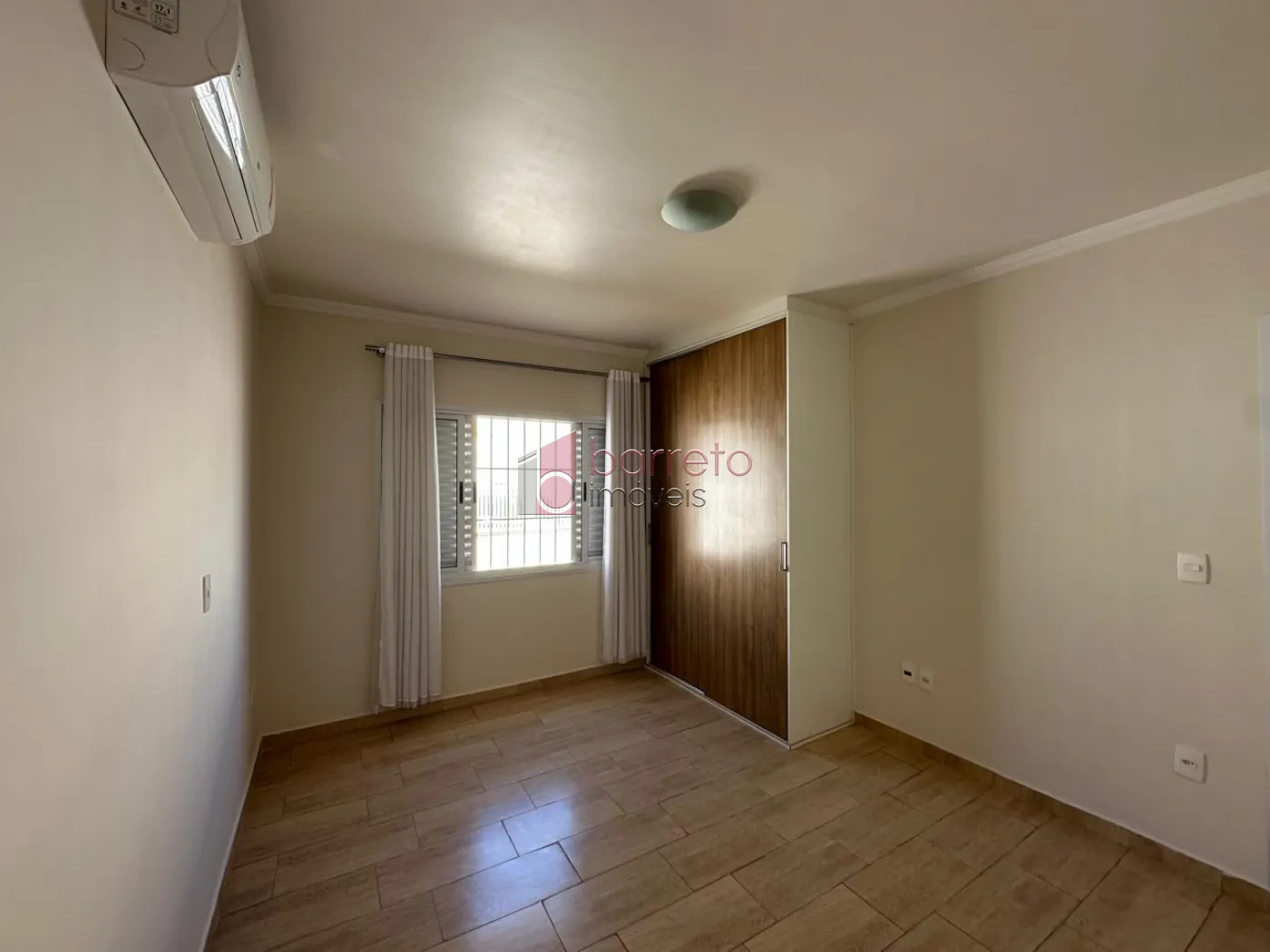 CASA À VENDA NO JARDIM DO LAGO EM JUNDIAÍ/SP